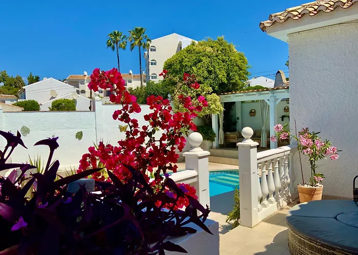 Family Villa With Pool, Walk To Beach, Restaurants And Shopping