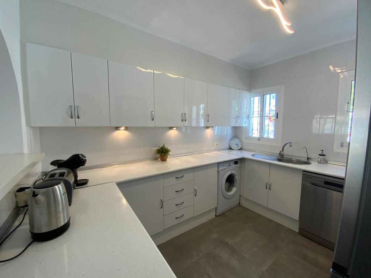 Family With Pool, Walk To Beach, Restaurants And Shopping Villa
