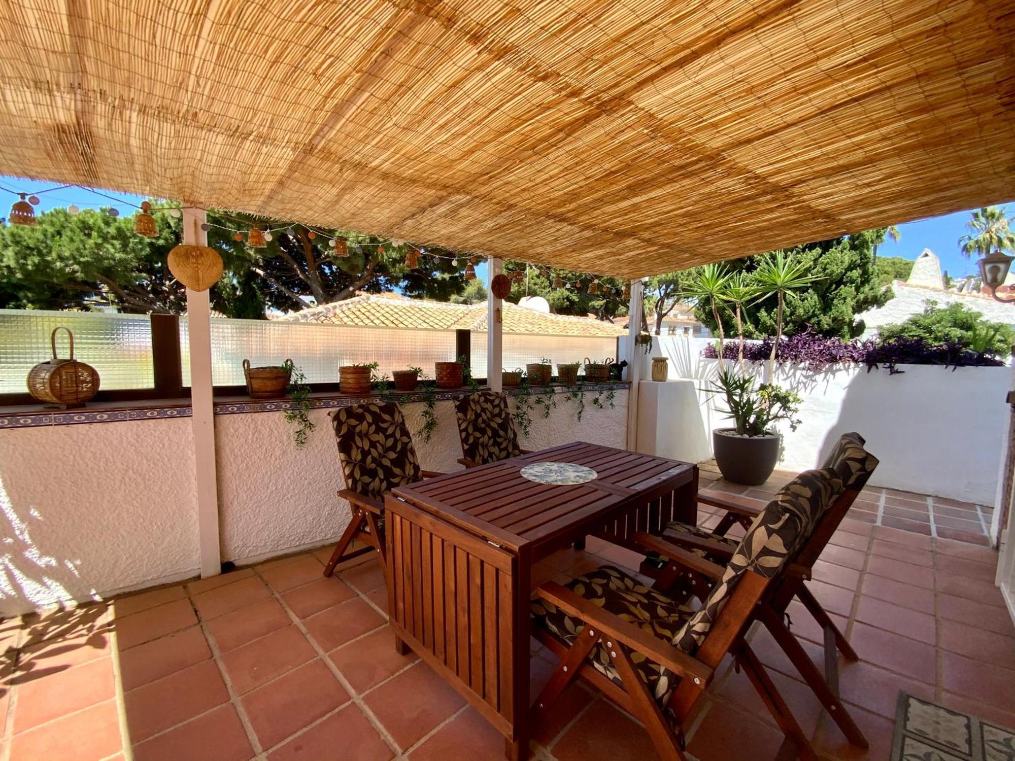 Family With Pool, Walk To Beach, Restaurants And Shopping *