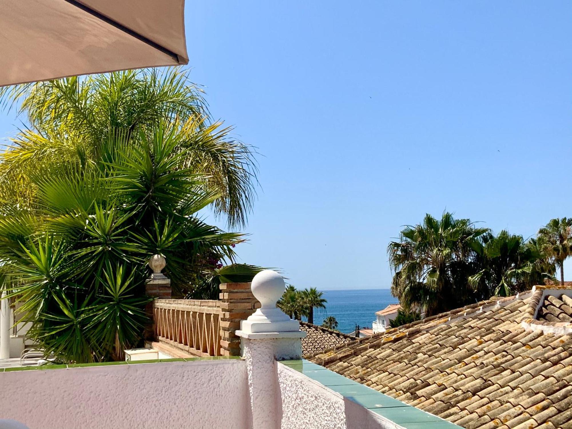 Family With Pool, Walk To Beach, Restaurants And Shopping *